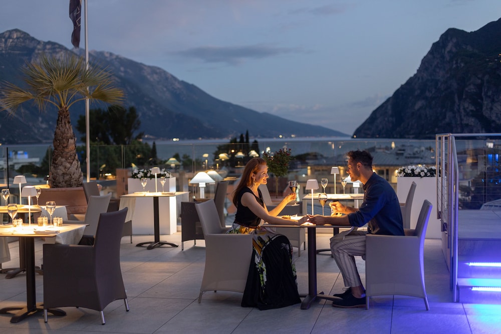 Hotel Kristal Palace 24/48
