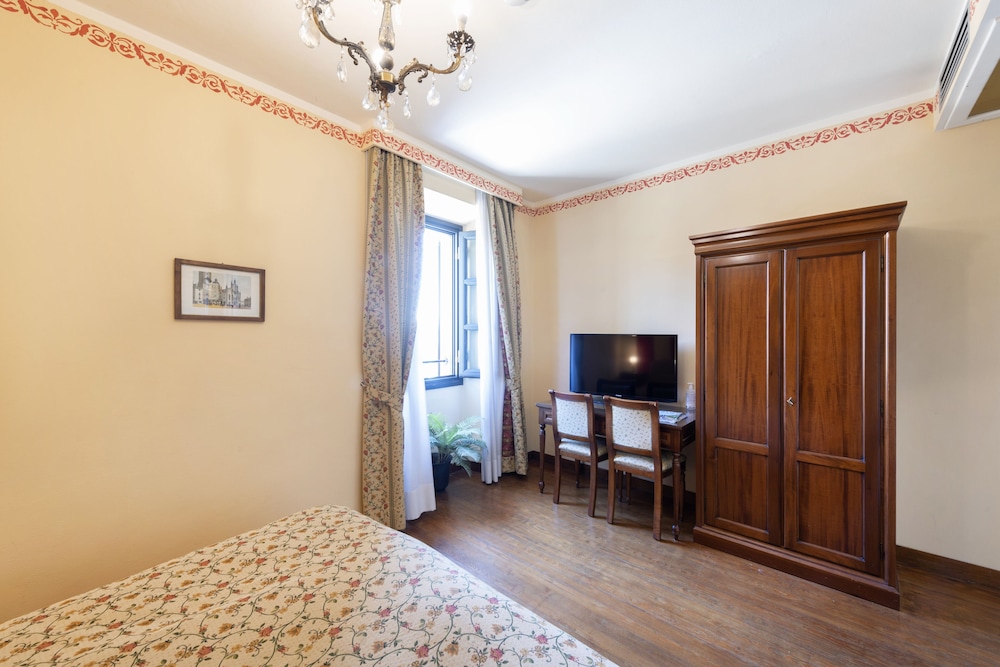 Hotel Du Lac 23/43