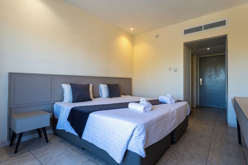 Piere Anne Beach Hotel 9/47
