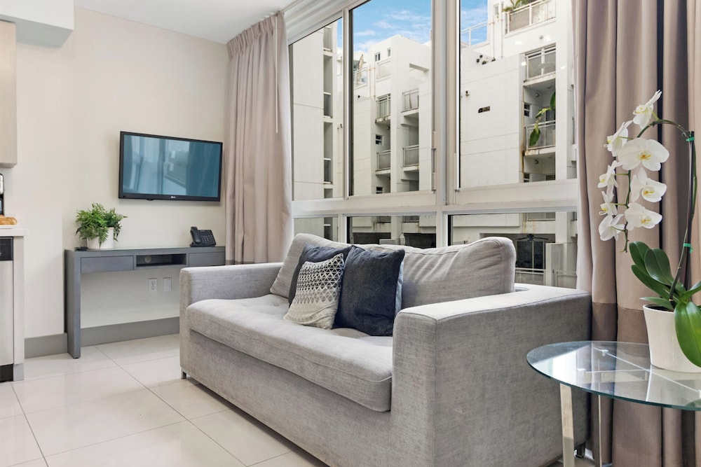 Roami at Habitat Brickell 36/50