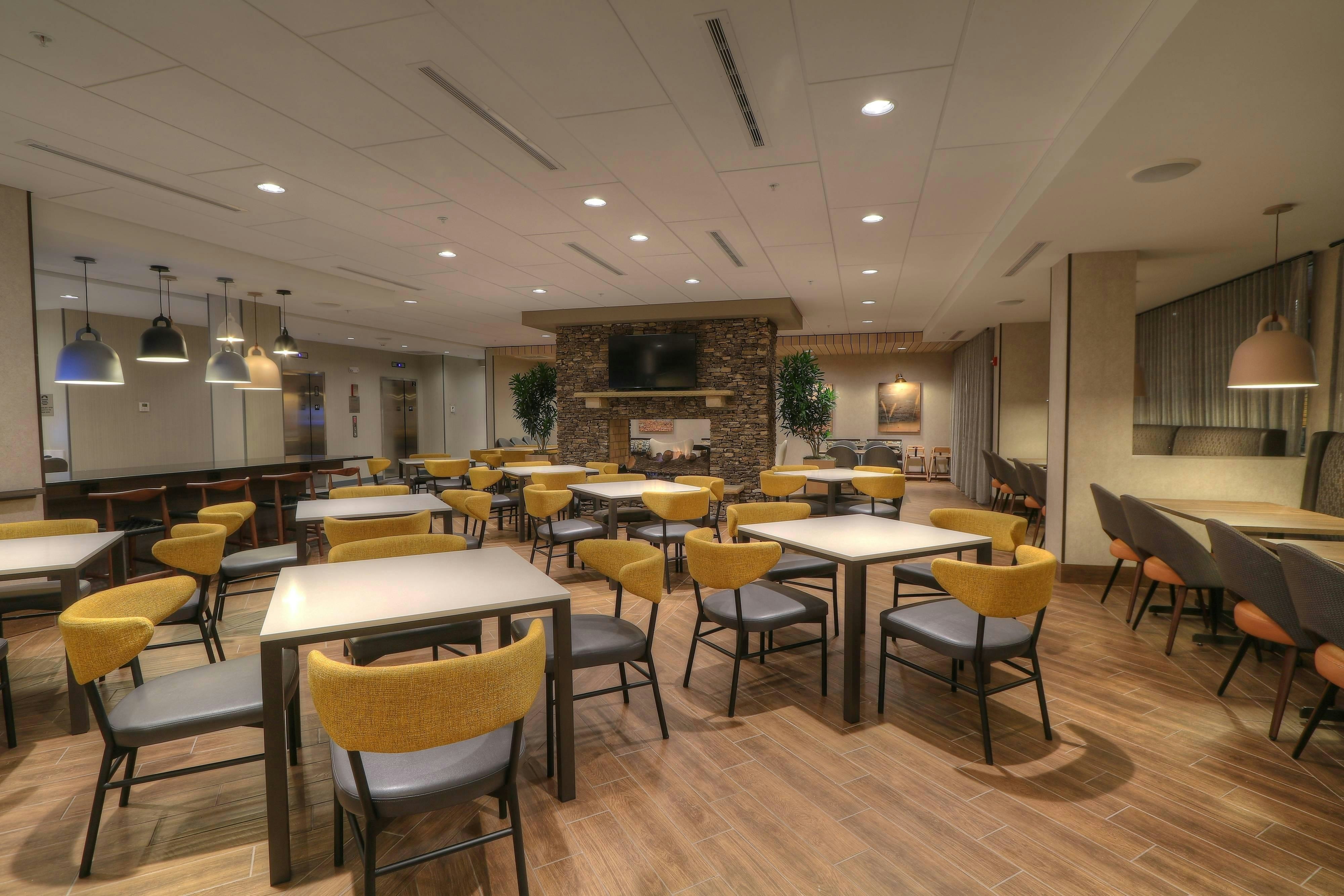 FAIRFIELD INN AND SUITES GATLINBURG DOWNTOWN 18/25