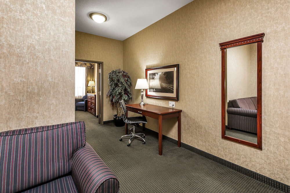 Redwood Inn Suites Grande Prairie 51/61