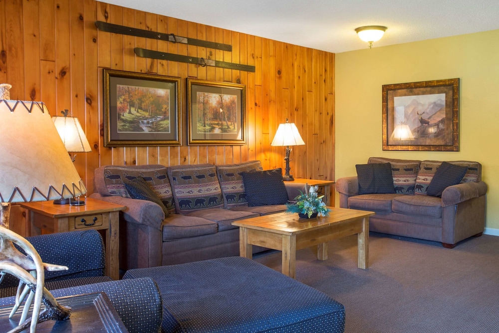 Bluegreen Vacations Blue Ridge Village, an Ascend Collection Resort 25/40