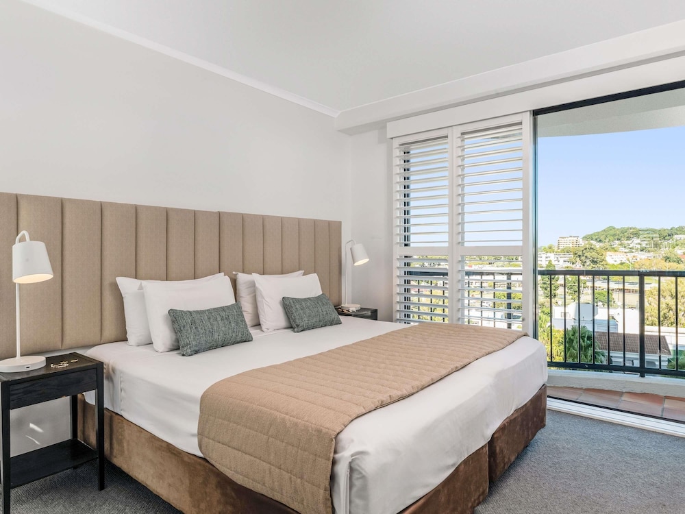 Mantra Coolangatta Beach 24/63