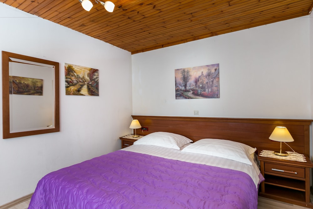 COMFORT, DOUBLE OR TWIN BED, PATIO