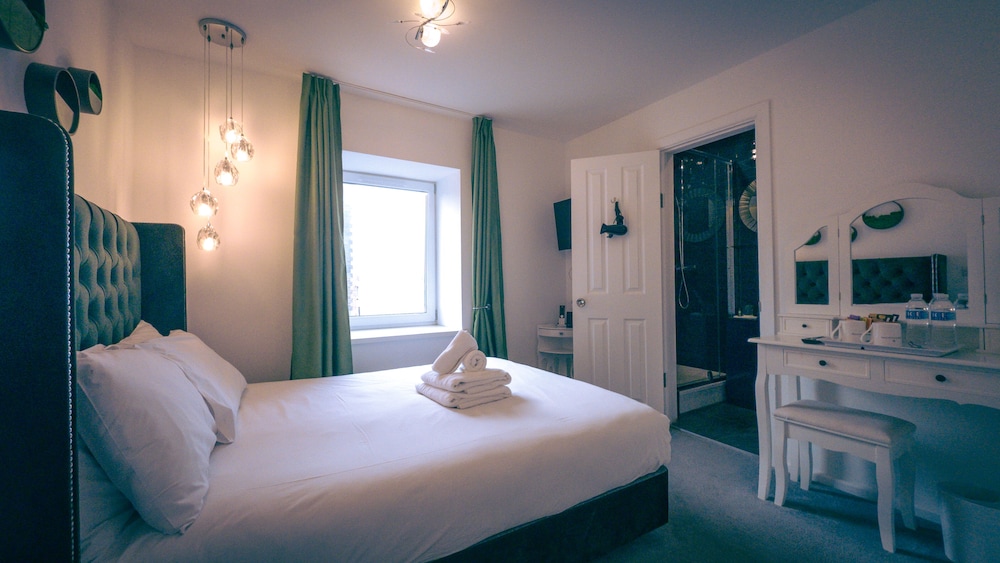 Compact Double Room