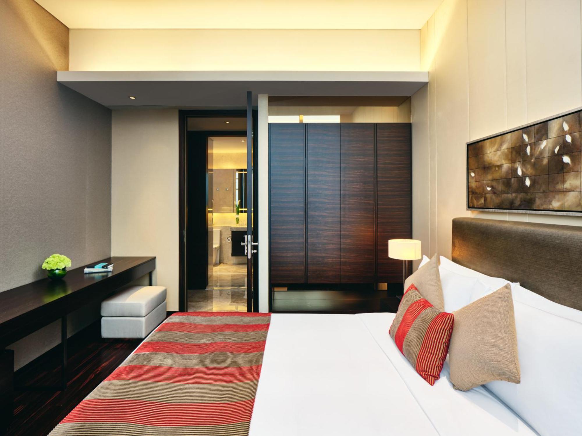 3 Bedrooms, Suite