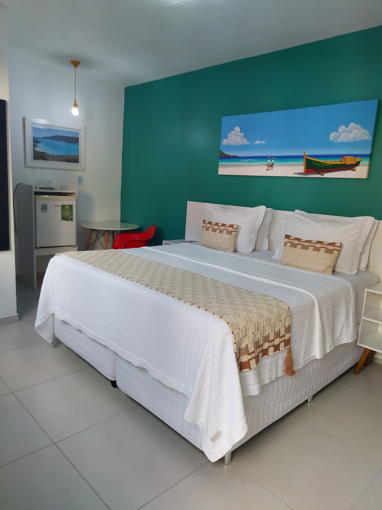 DOUBLE OR TWIN BED, ATTIC