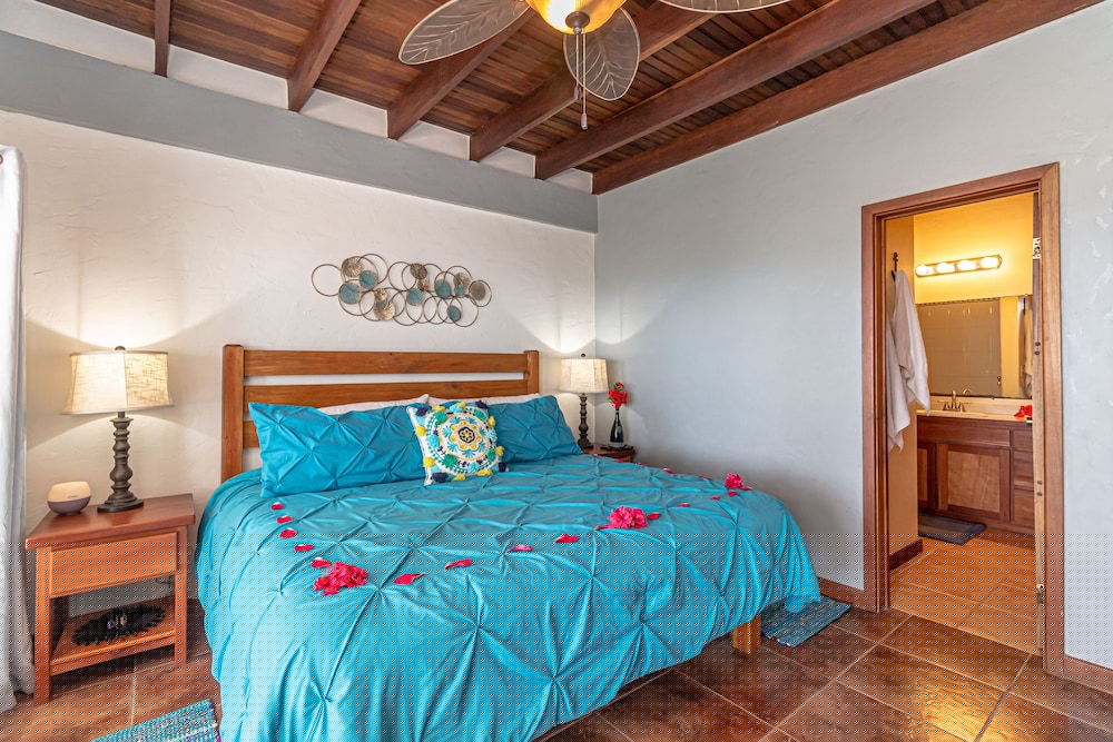 2 BEDROOMS, CONDO, STANDARD, BEACH FRONT, SEA VIEW