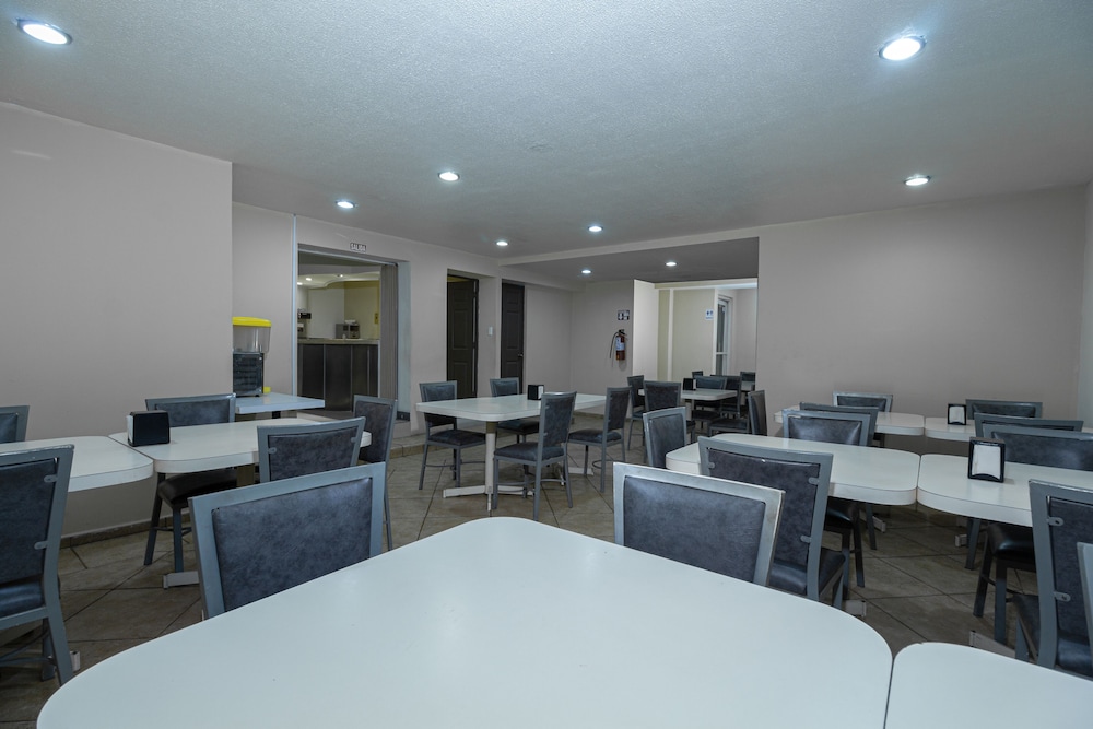 Hotel Plaza Del Arco 37/50