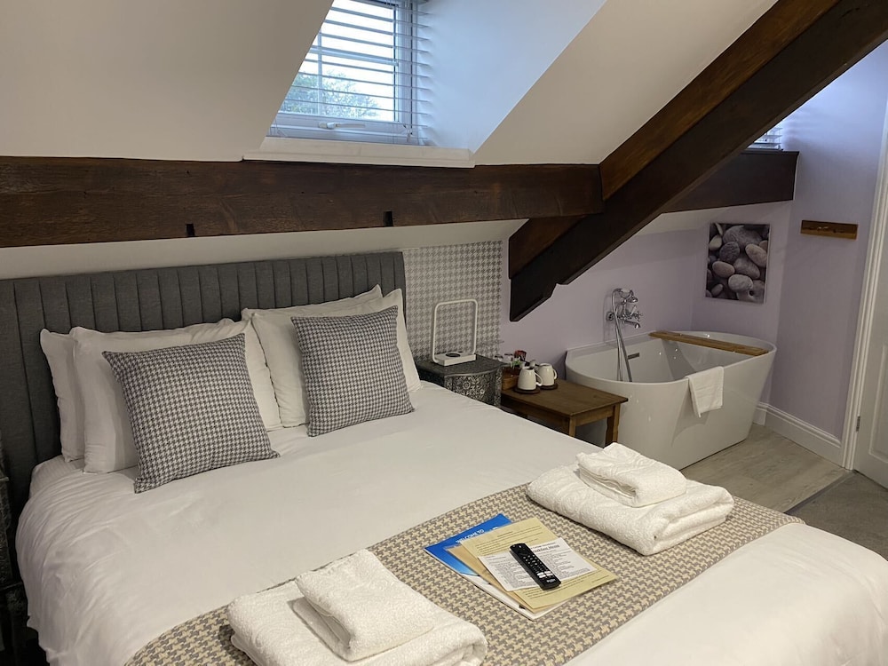 Room, King Bed, Attic