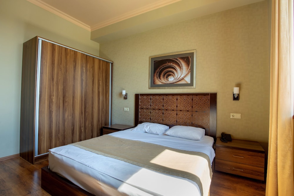 KANTAR HOTEL 6/50