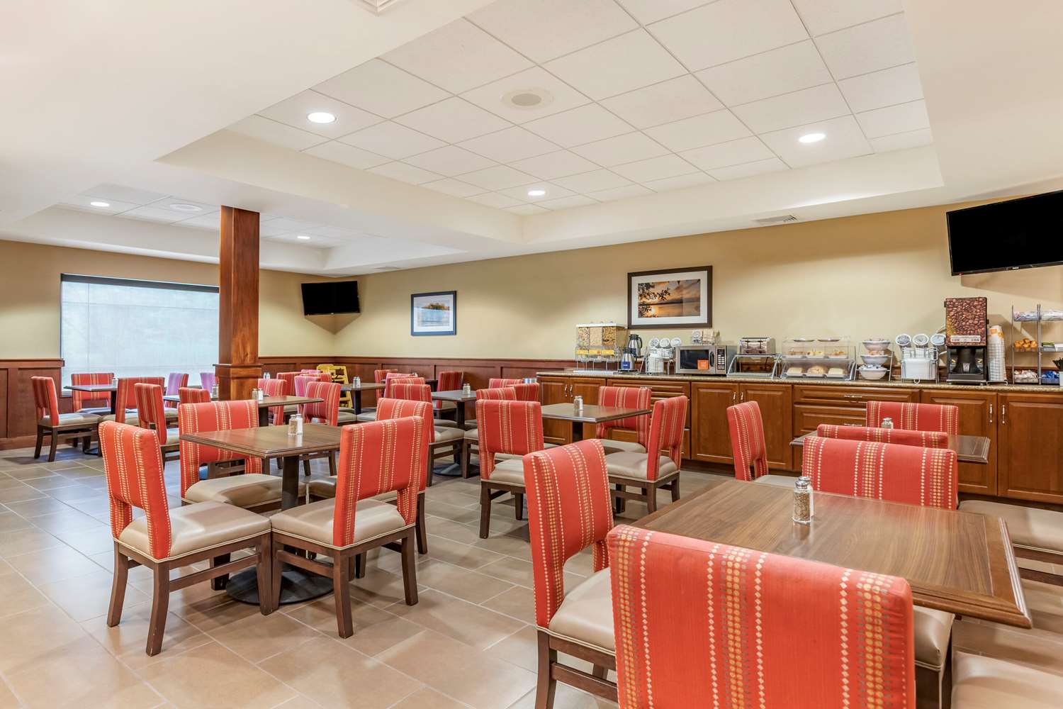 Comfort Suites Grand Rapids North 25/30
