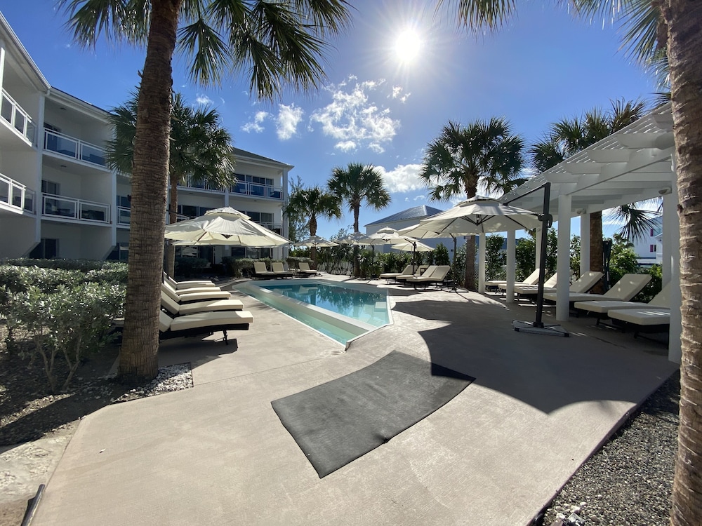 Grace Bay Suites 42/50