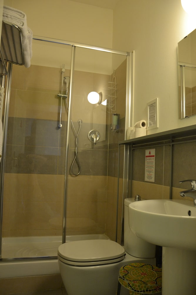 ROOM, DOUBLE BED