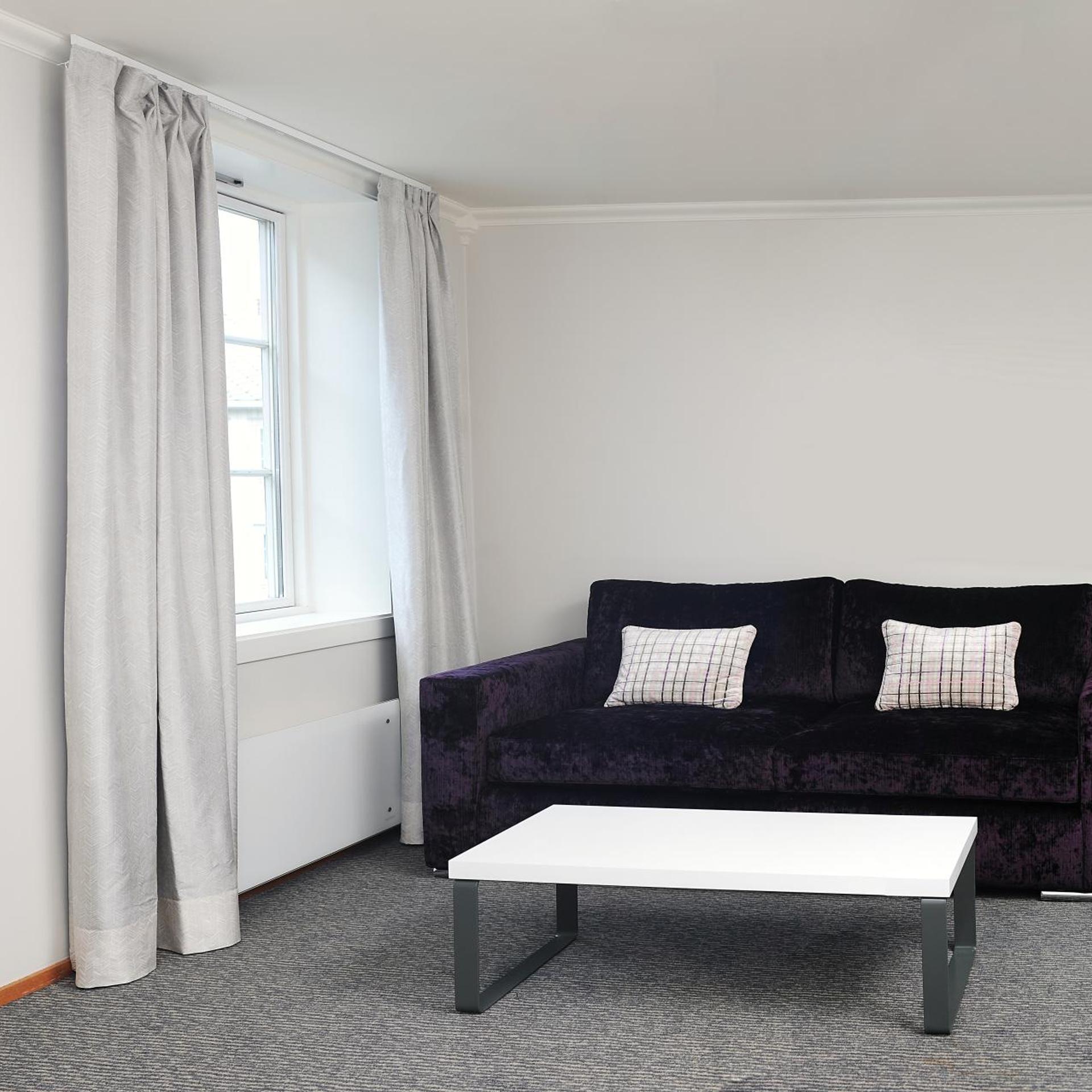 جناح جونيور، Bergstadens Hotel 4/5