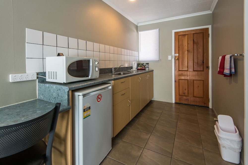 Manuka Crescent Motel 6/63