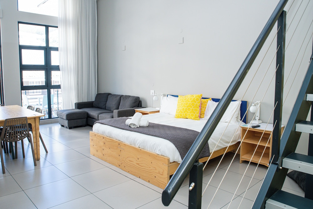 Family, Studio, 4 Beds, King and Twin Beds, Street View