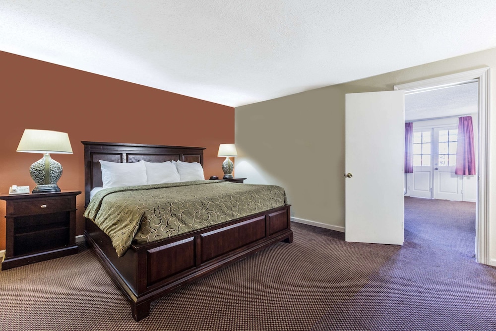 Super 8 by Wyndham New Orleans 9/43