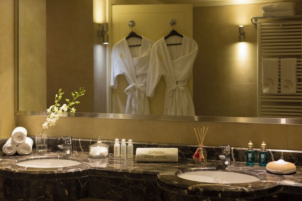 Honeymoon, Suite, Queen Bed, Mountain View, Balcony, CHTAURA PARK HOTEL 3/3