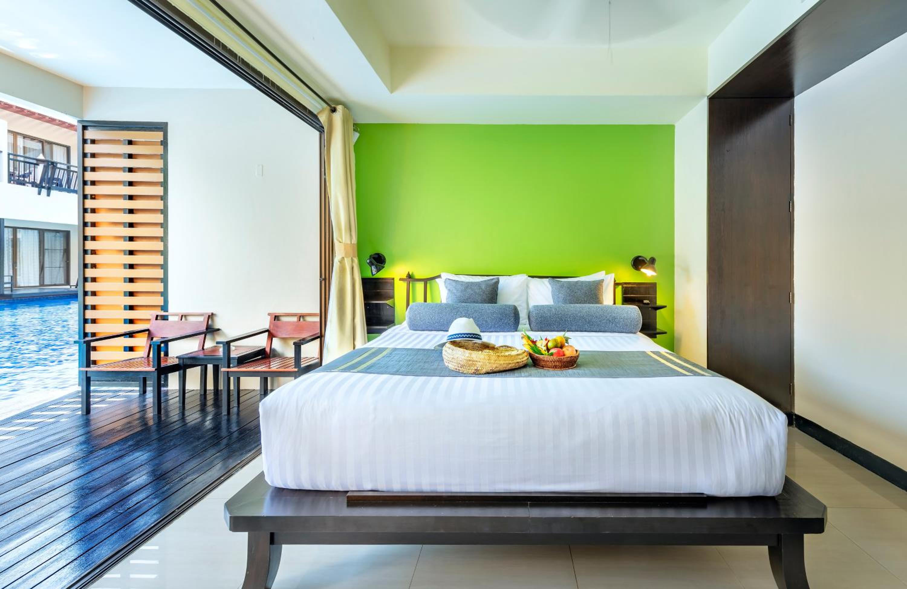 Gold, Suite, Pool Access