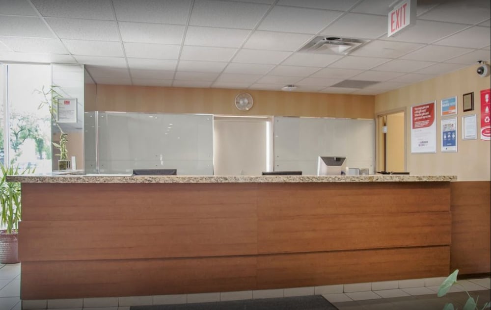 Econo Lodge Winnipeg 3/40
