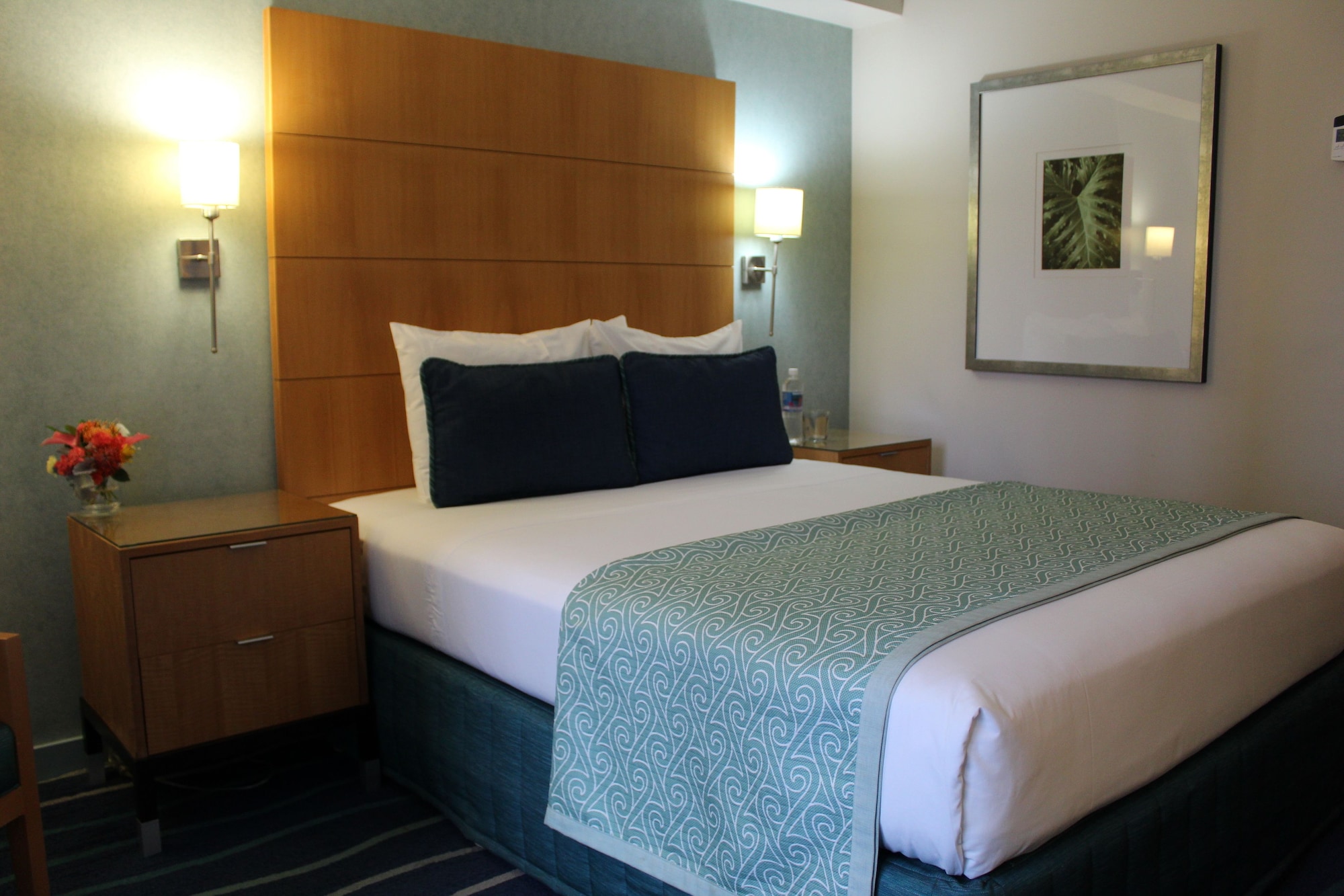 RUN OF HOUSE, QUEEN BED, KONA TOWER