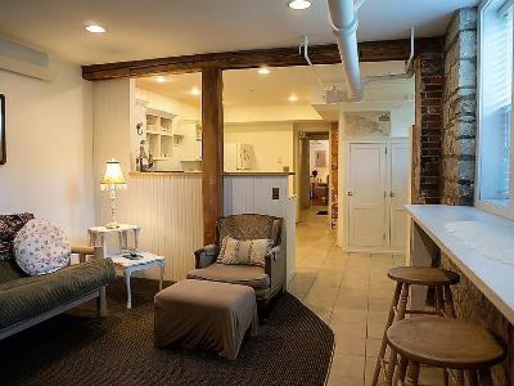 Alexander Mansion Historic Bed and Breakfast 33/48