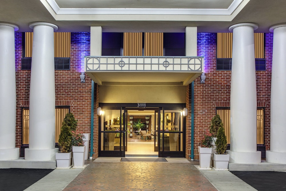 Holiday Inn Express Hotel Suites Greensboro East 2/58