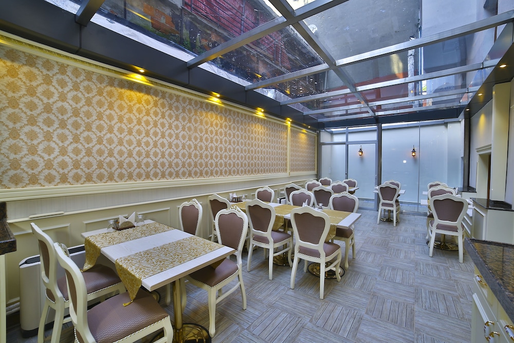 Nayla Palace 46/51