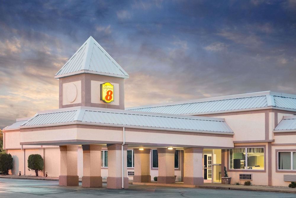 Super 8 by Wyndham Williamsburg 5/22