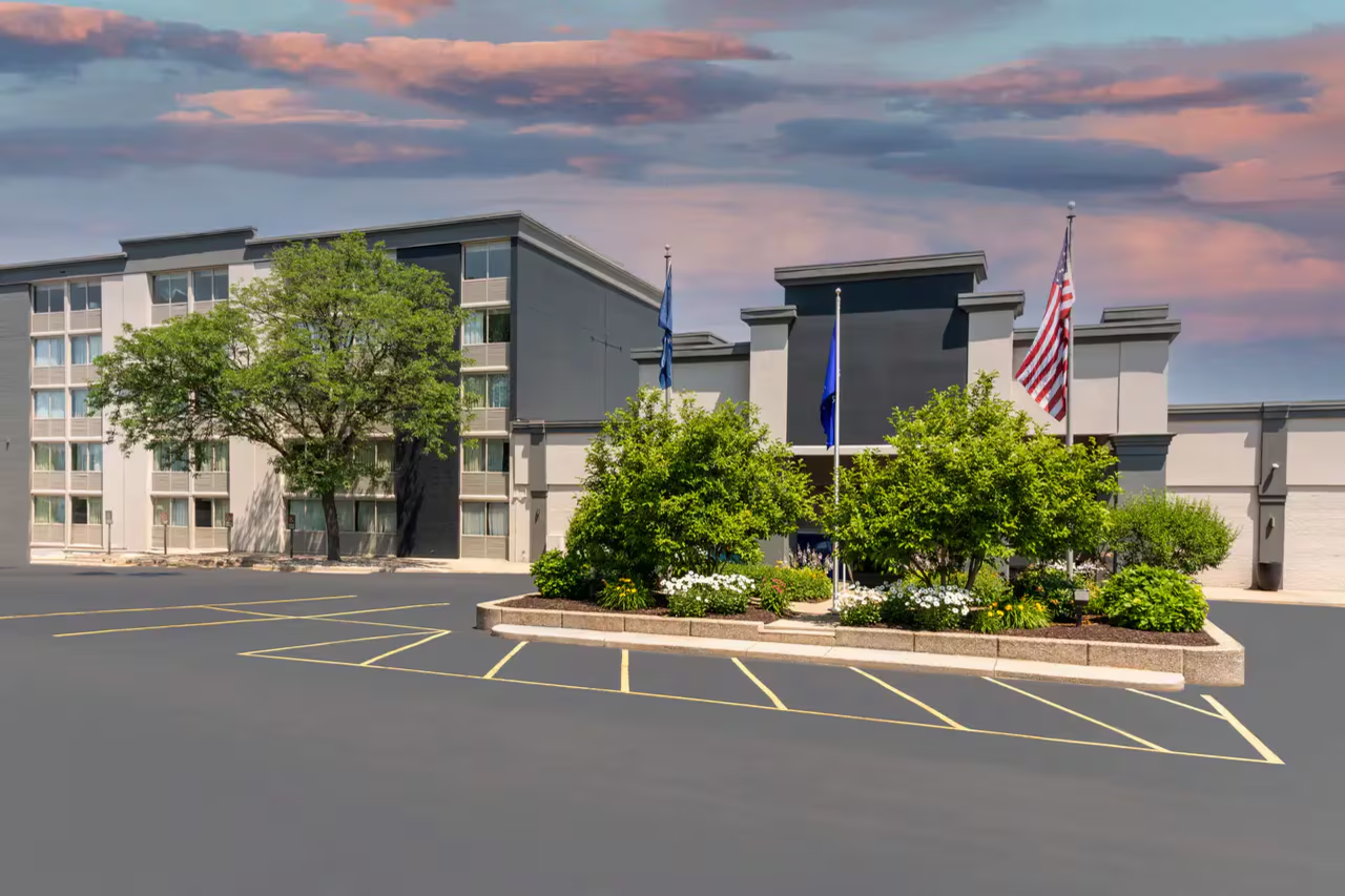 The Center Hotel Grand Rapids Airport 27/29