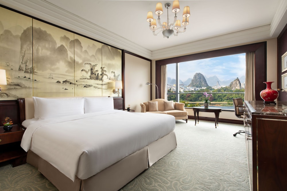 غرفة ديلوكس بسرير كينج بإطلالة على النهر، Shangri La Guilin 3/5
