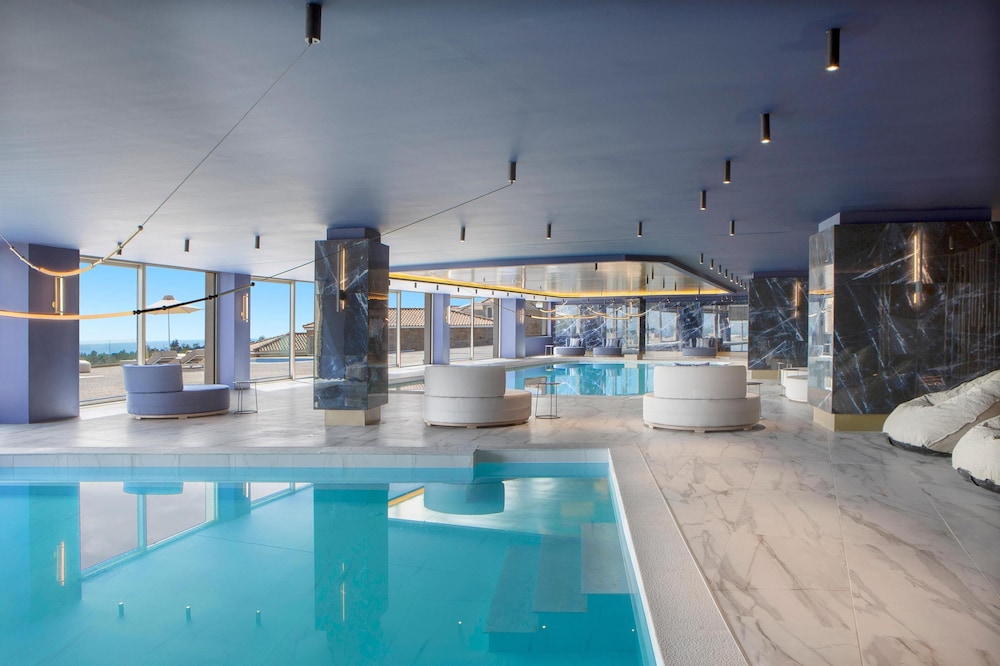Zeus Eleva Ajul, a Registry Collection Hotel 53/83