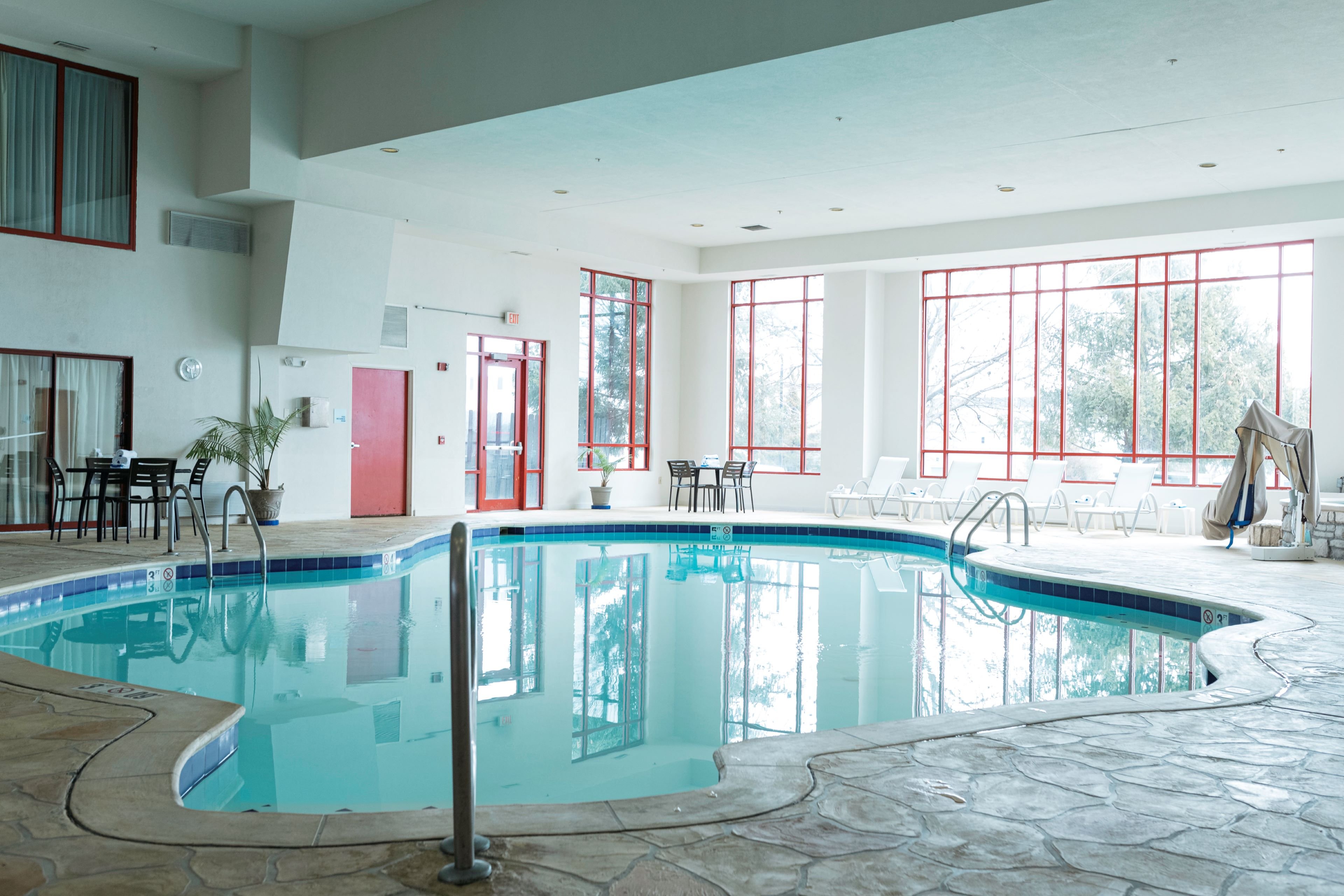 Holiday Inn Express Hotel And Suites Olathe North 25/52
