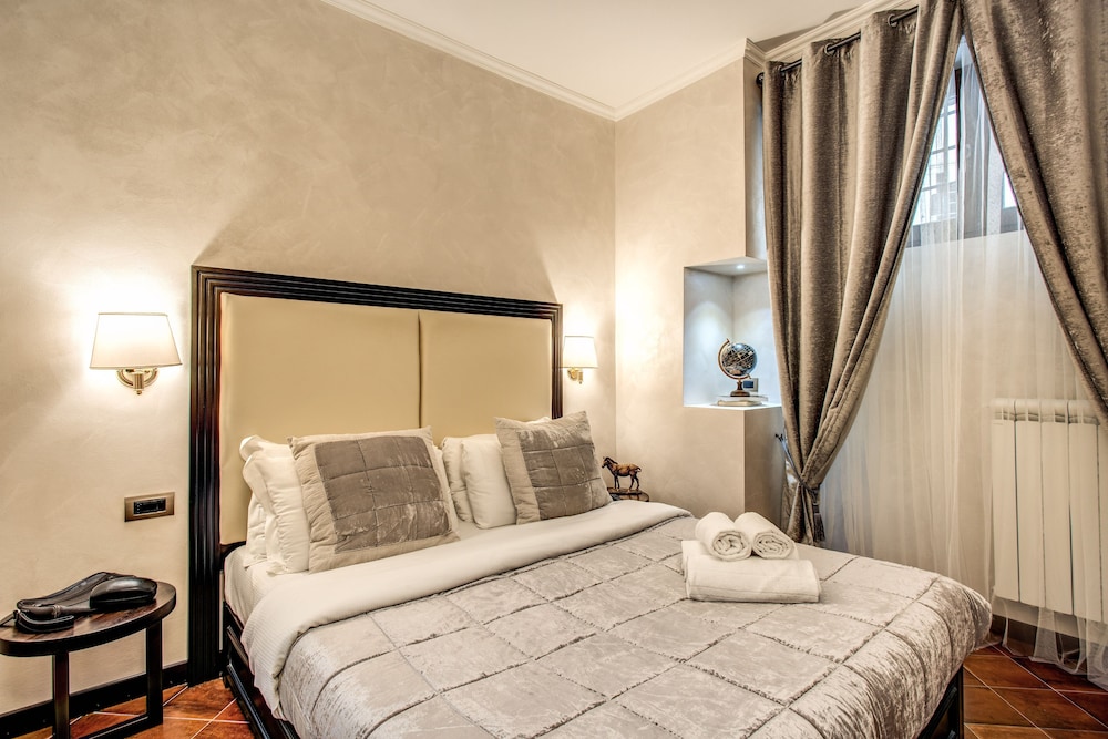 1 BEDROOM, STANDARD, QUEEN BED
