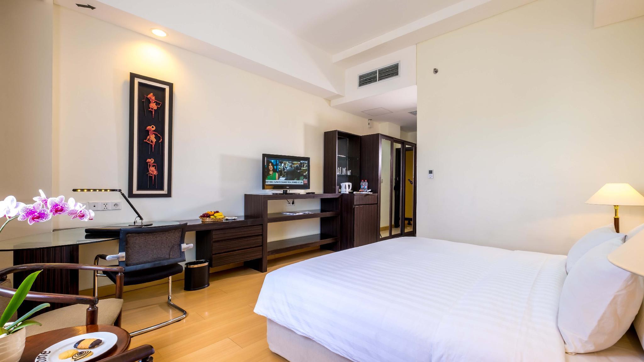 Deluxe, King Bed, Club Floor