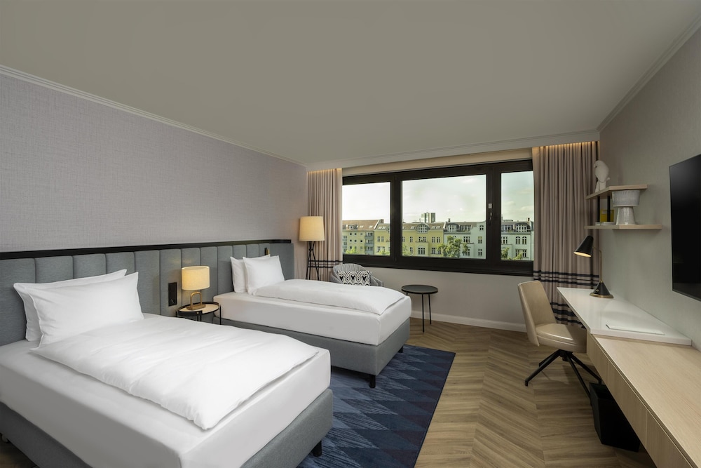 CONNECTING, TWIN BEDS