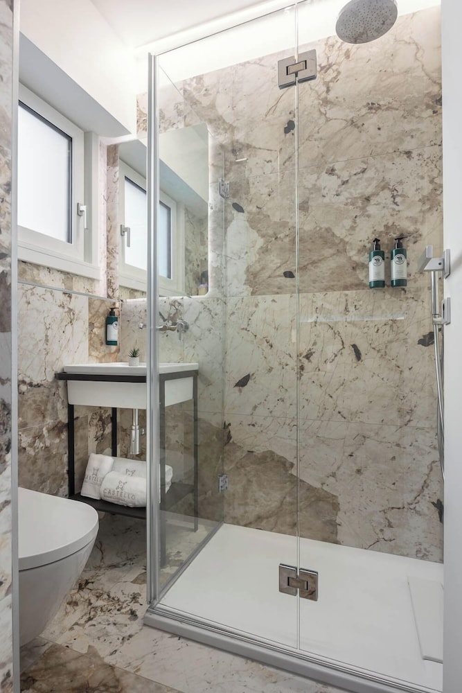 Hotel Castello 48/48