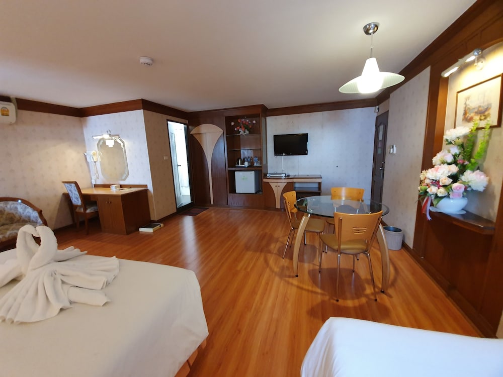 Sakol Hotel 51/65