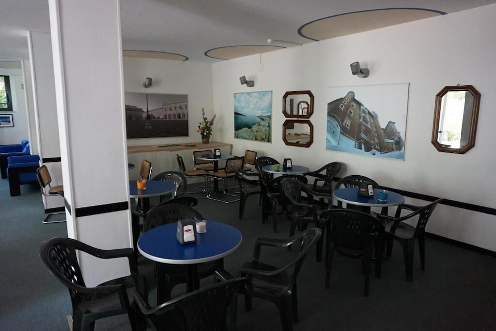 Hotel Caravan 18/21
