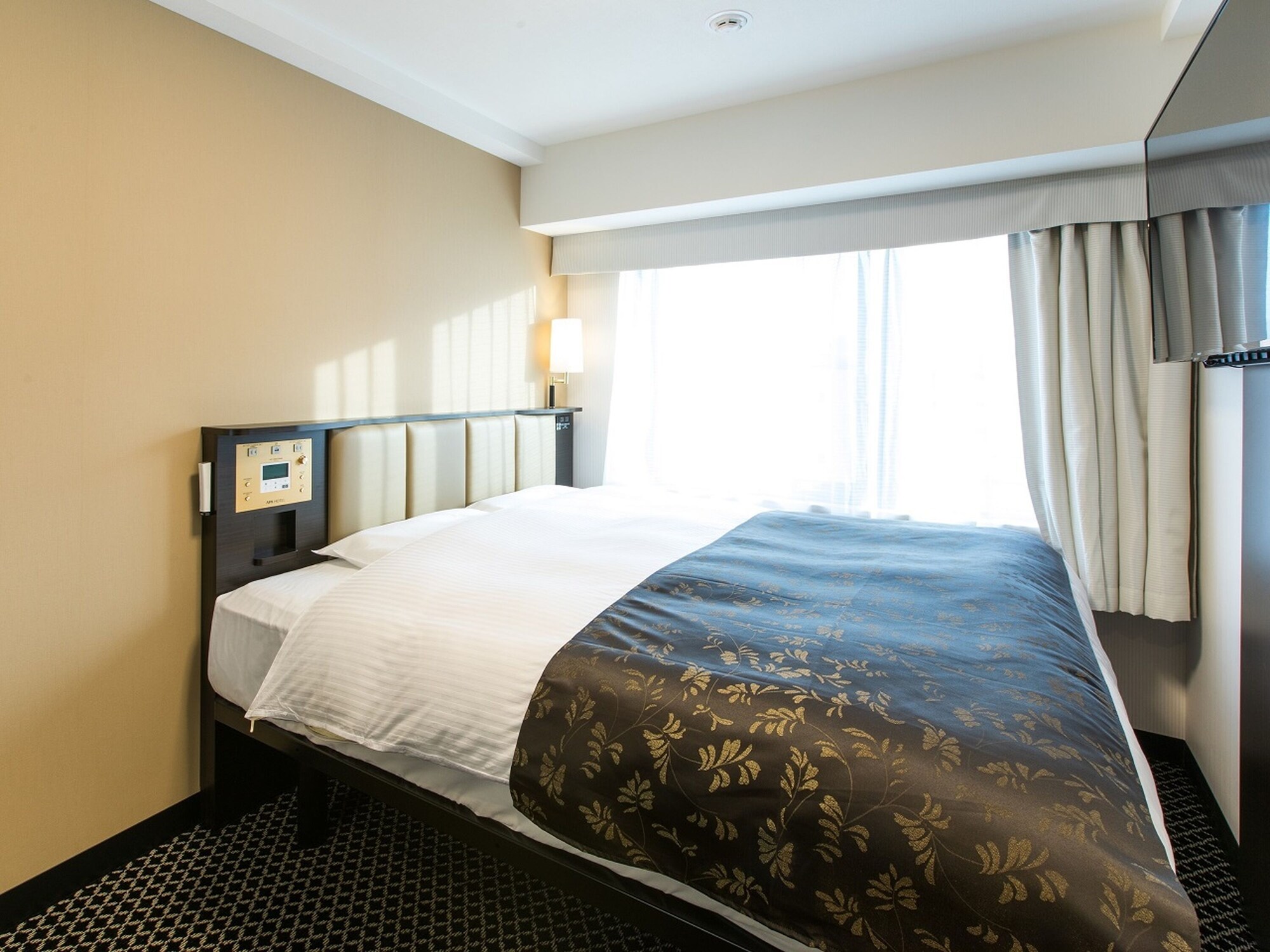 ROOM, KING BED