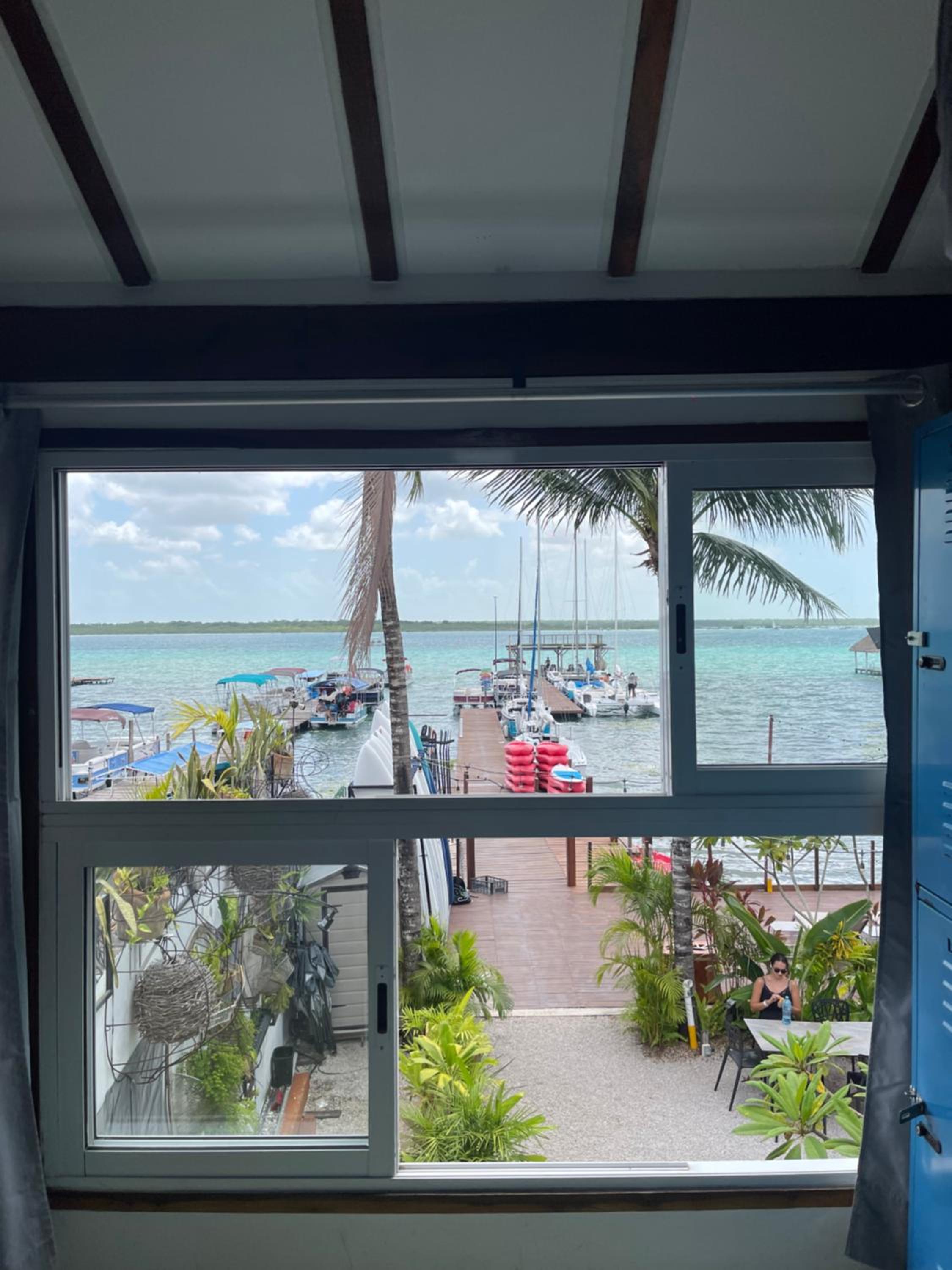 The Yak Lake House Hostal Bacalar