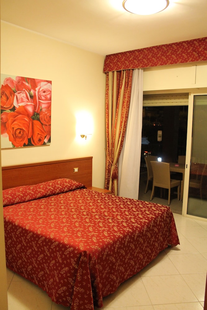 ROOM, SINGLE, DOUBLE BED