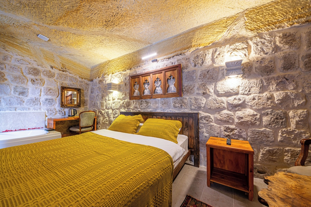 Kapalos Cave Hotel 12/47