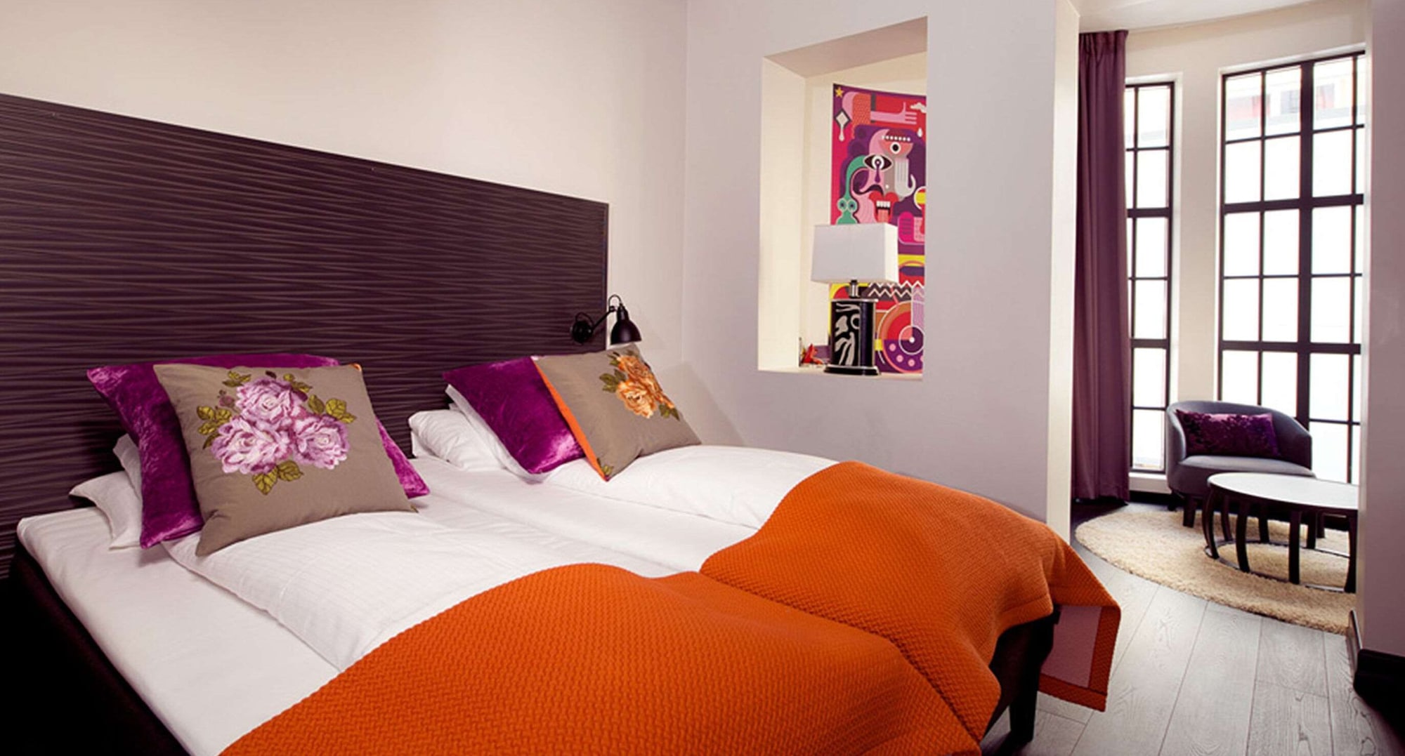 DELUXE, KING BED