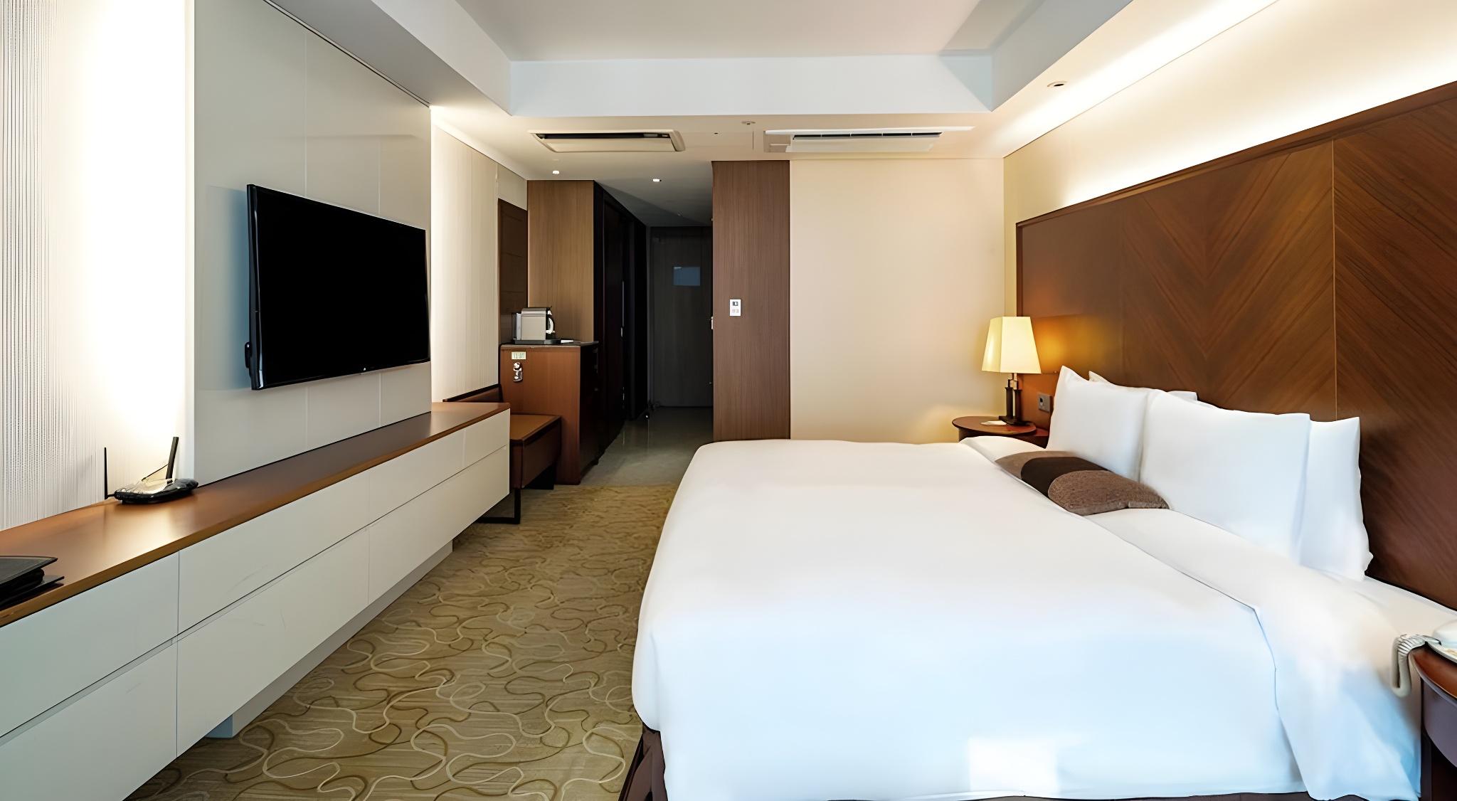 Premium, Single, King Bed