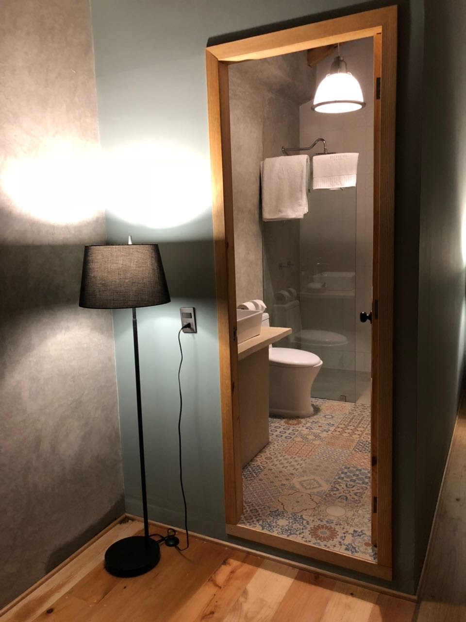 Helverica Hotel 52/54