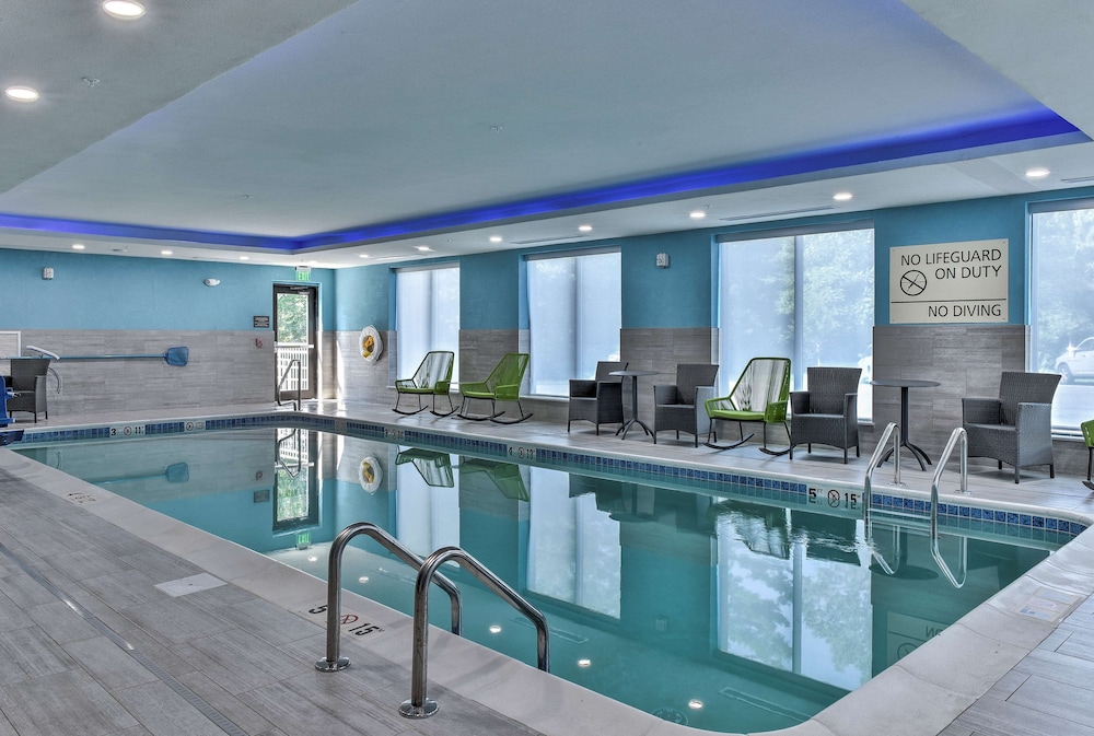 Hampton Inn and Suites Keene 6/47