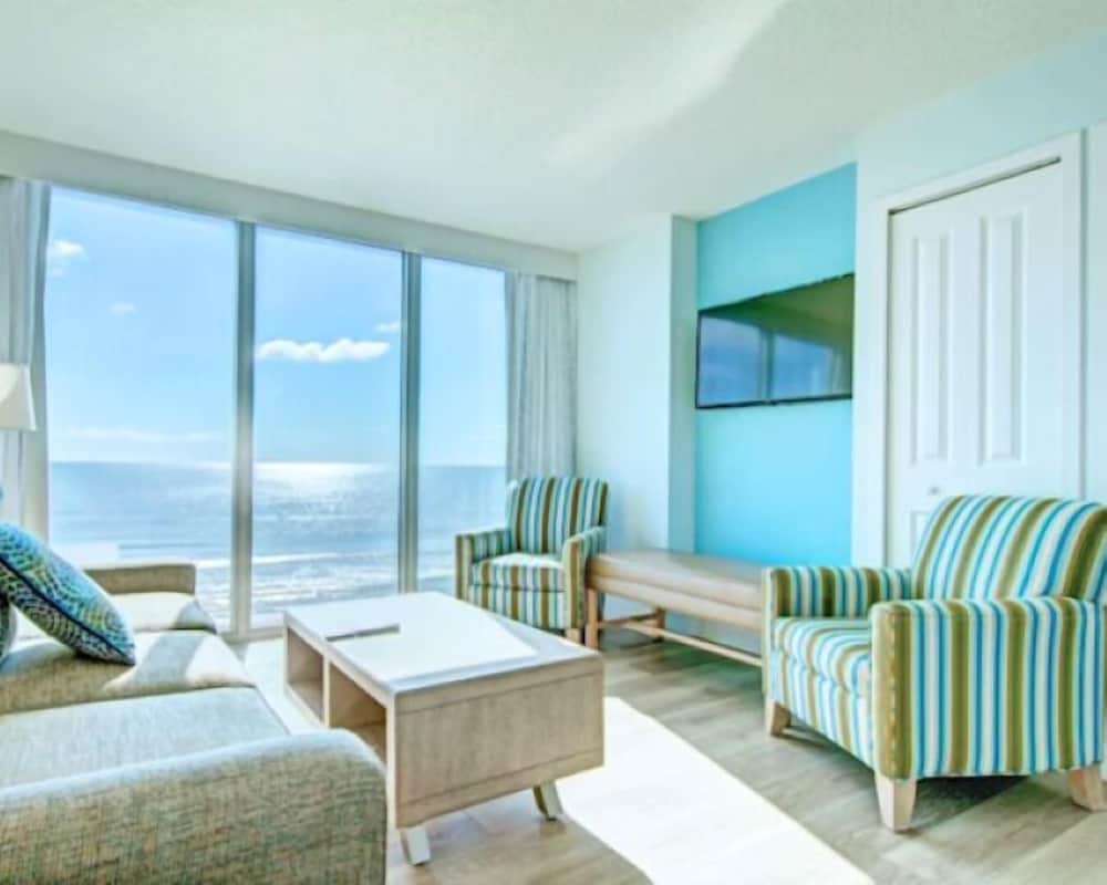 2 Bedrooms, King and Queen Bed, Ocean Front, Sofa